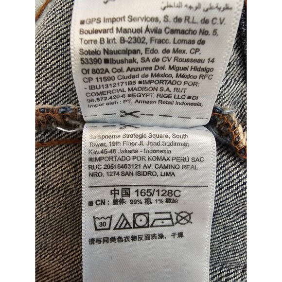 Old Navy Women’s Denim Jacket 2X Plus Blue Jean Trucker Style Button Front - Picture 9 of 9